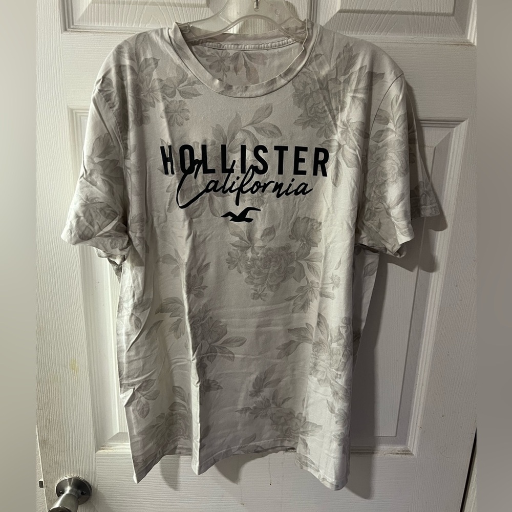 Hollister Floral Men’s Graphic Tee